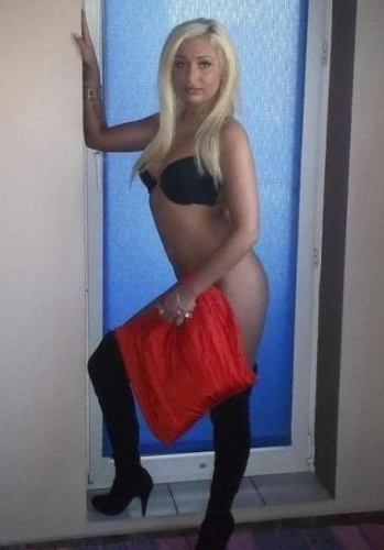 Проститутка Питера Света Блондинка c 3 размером груди у метро Горьковская Санкт-Петербург Фото-1